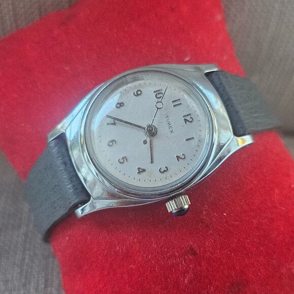 Vintage Timex Ladies Wristwatch Gray Genuine Leather Strap Analog Quartz Watch - Picture 1 of 12